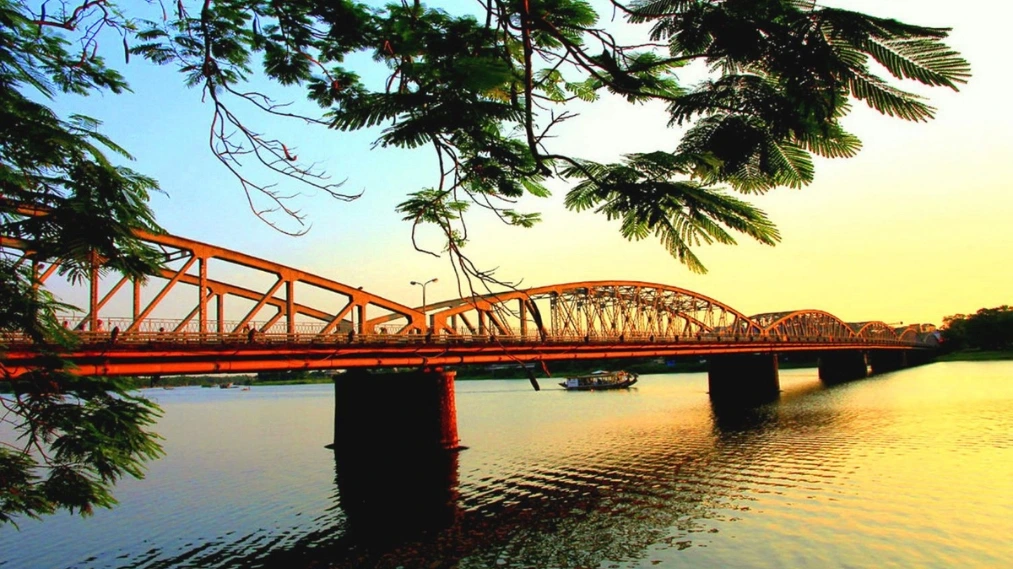 Hình tượng sông Hương gắn liền với lịch sử
