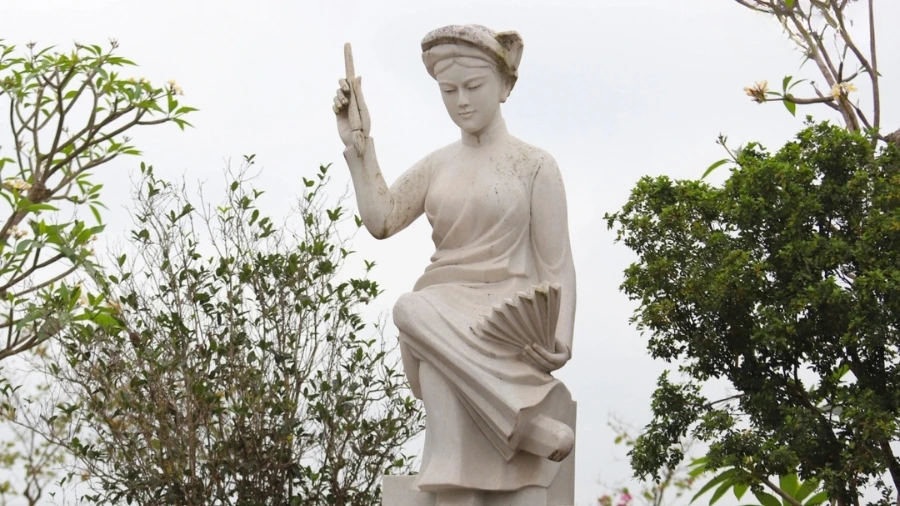Những điểm đặc sắc trong thơ của Hồ Xuân Hương