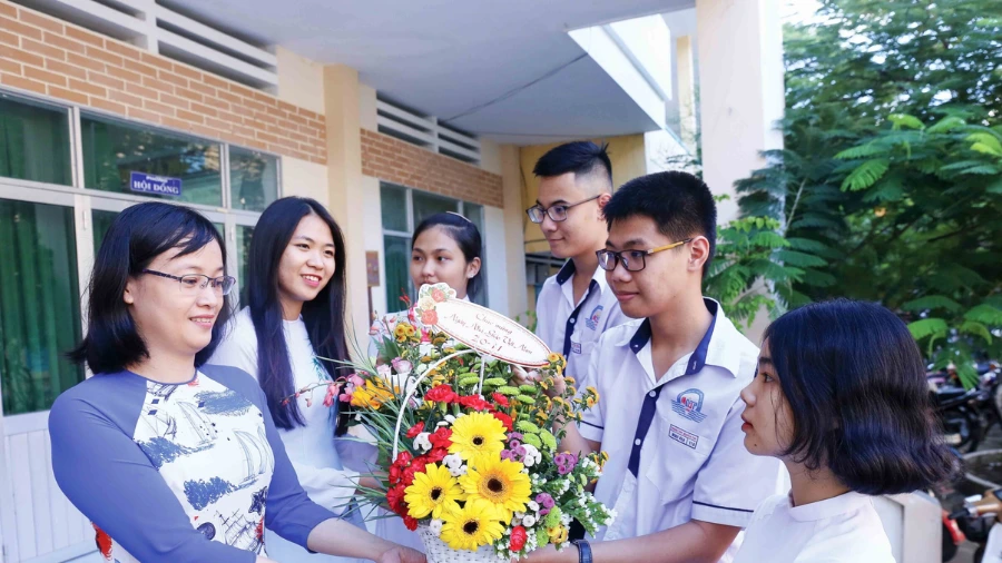 Thơ về ngày 20/11 dành cho học sinh cuối cấp và cựu học sinh