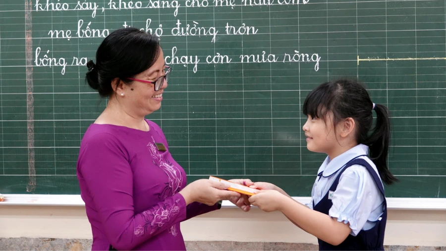Thơ 20/11 tặng cô giáo dịu dàng và tận tụy