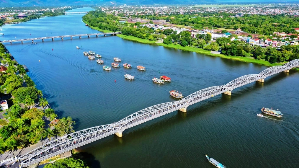 Vẻ đẹp sông Hương đoạn chảy qua Huế